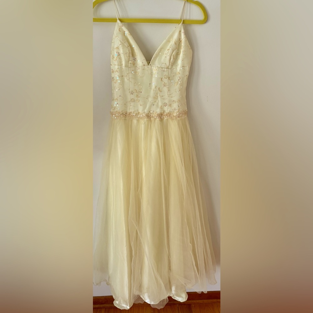 DAVE & JOHNNY Butter cream yellow Prom Dress Gown size 2 💛 fairytale vintage